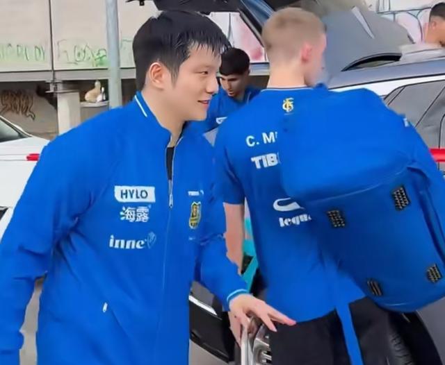 AA, 而且弗朗西 AA, 而且弗朗西