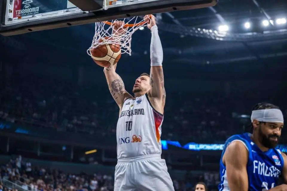 他在场上的 他在场上的