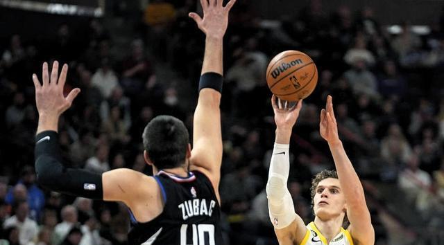 OWW, 右腿筋拉伤